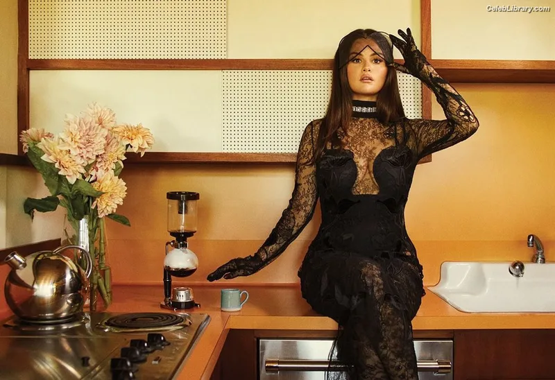 Selena Gomez photo 7 of 3523