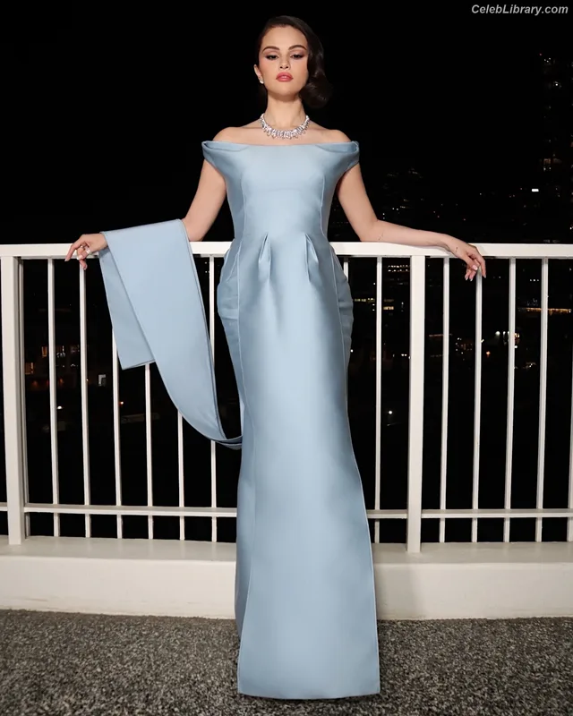 Selena Gomez photo 15 of 3523