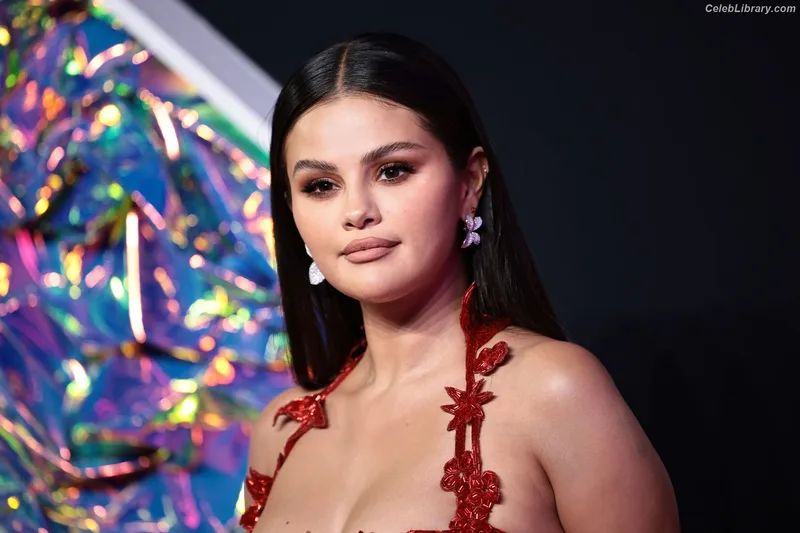 Selena Gomez photo 6 of 3523