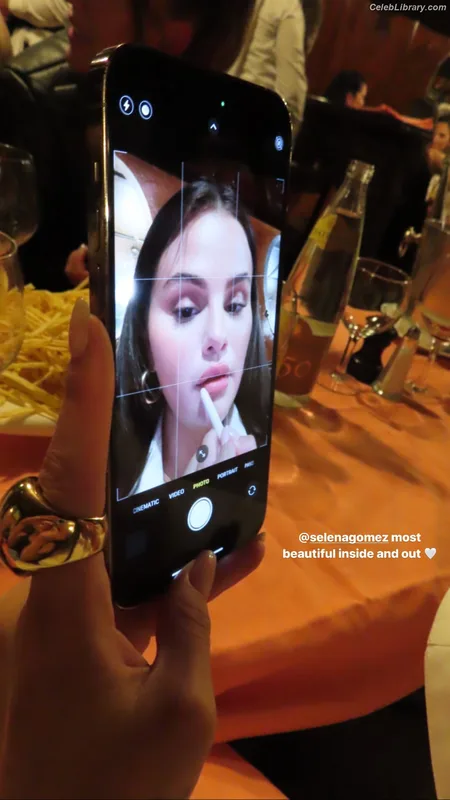 Selena Gomez photo 8 of 3523