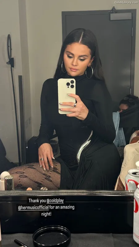 Selena Gomez photo 14 of 3523