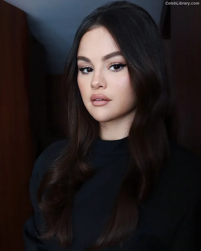 Selena Gomez photo 10 of 3523