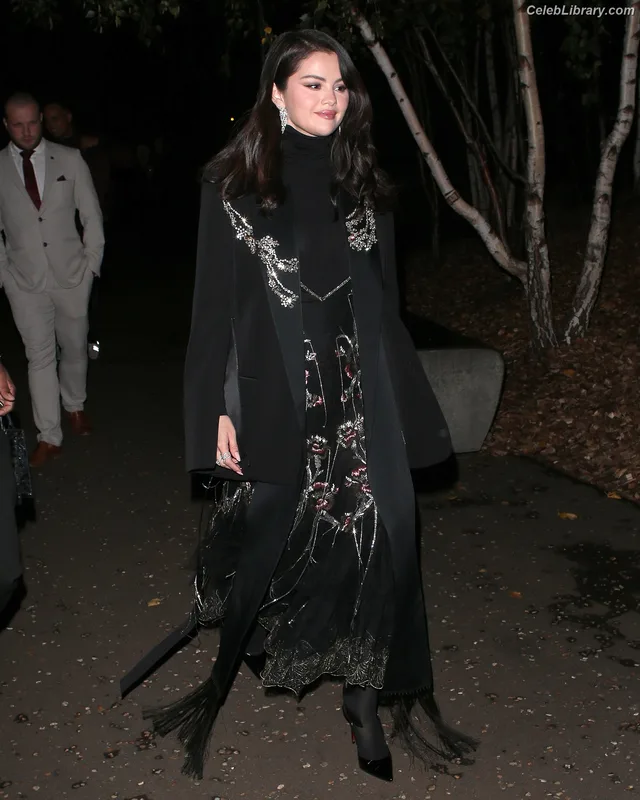 Selena Gomez photo 22 of 3523