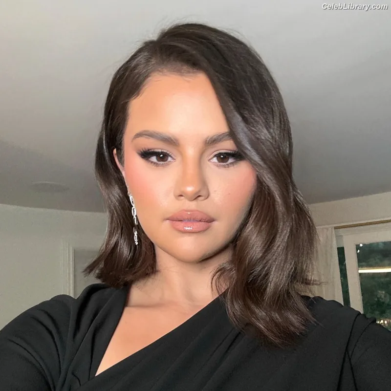 Selena Gomez photo 18 of 3523