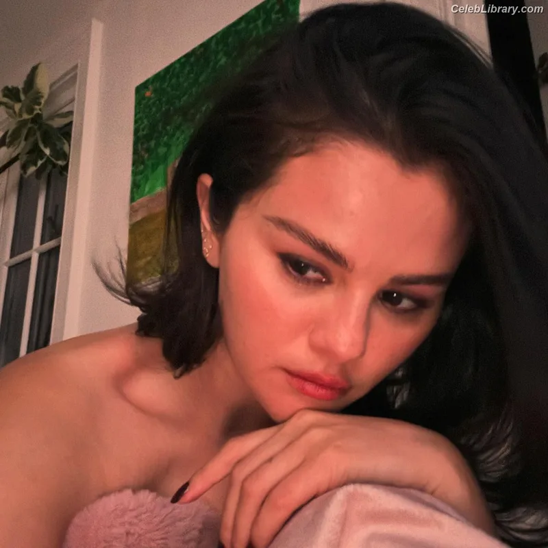 Selena Gomez photo 20 of 3523