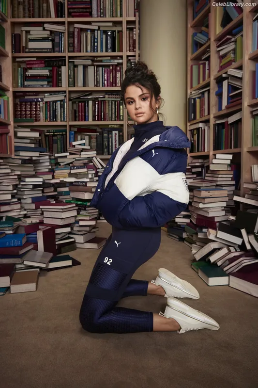 Selena Gomez photo 9 of 3523