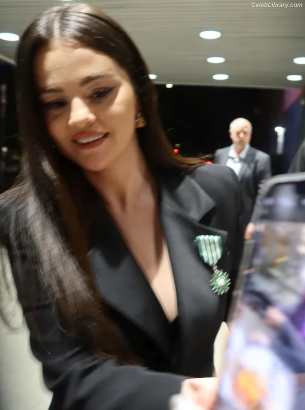 Selena Gomez photo 17 of 3523