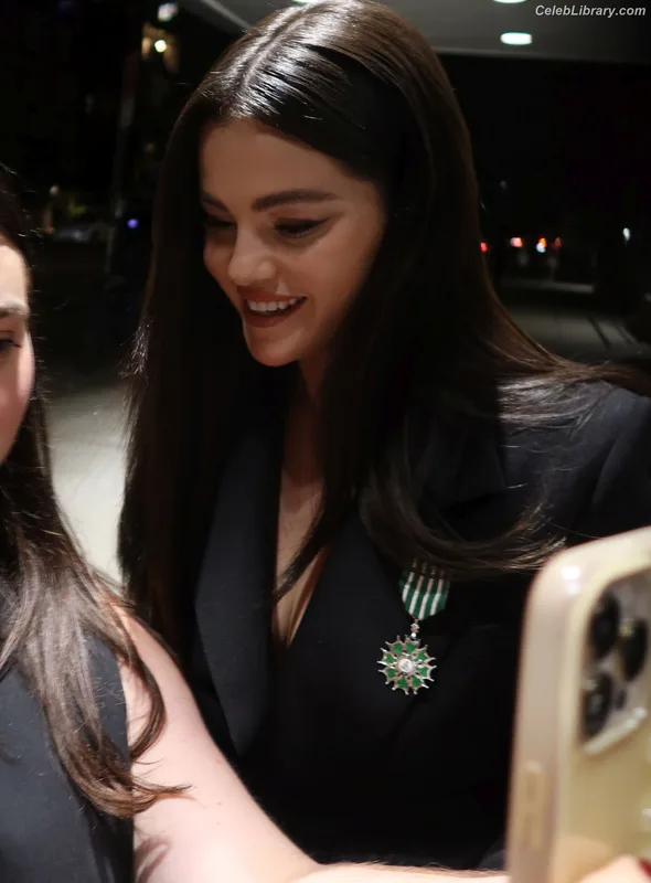 Selena Gomez photo 5 of 3523