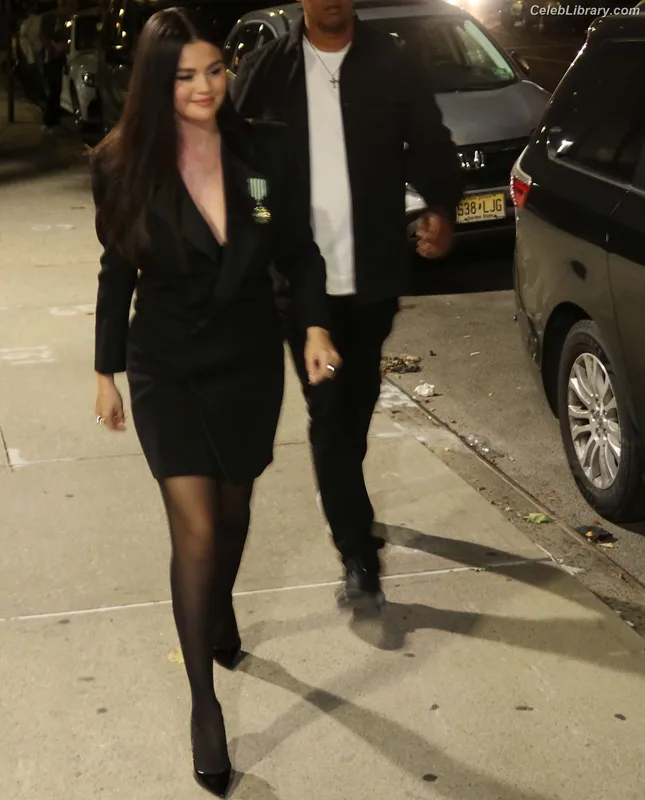 Selena Gomez photo 6 of 3523
