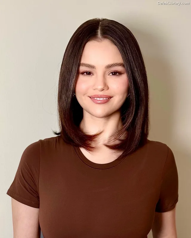 Selena Gomez photo 12 of 3523