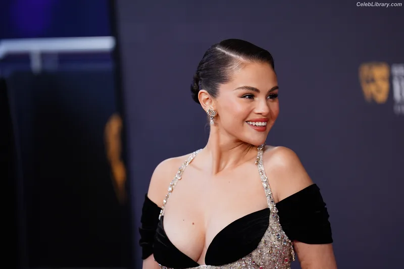 Selena Gomez photo 23 of 3523