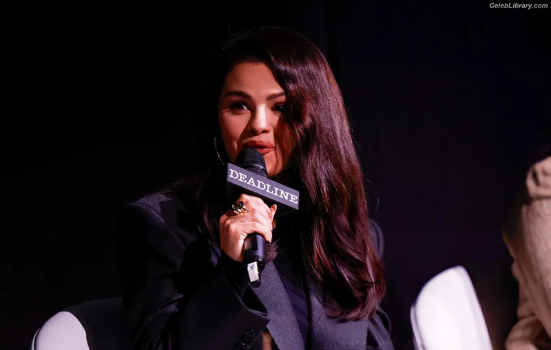 Selena Gomez photo 12 of 3523