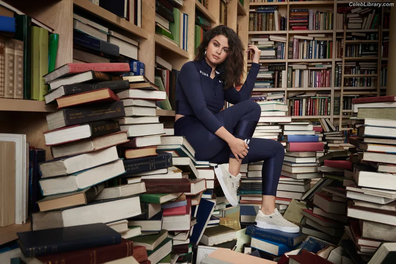 Selena Gomez photo 15 of 3523