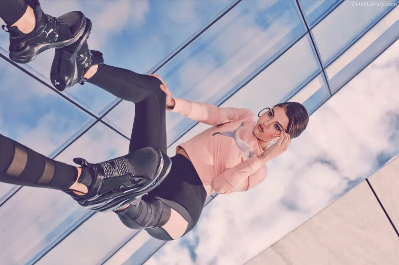 Selena Gomez photo 23 of 3523