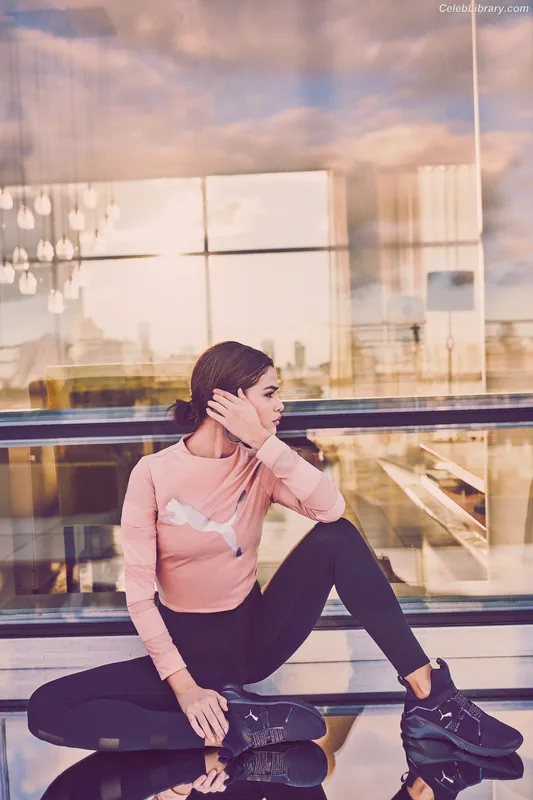 Selena Gomez photo 24 of 3523