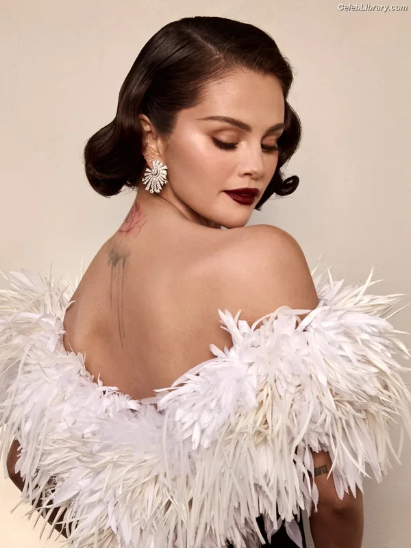 Selena Gomez photo 23 of 3523