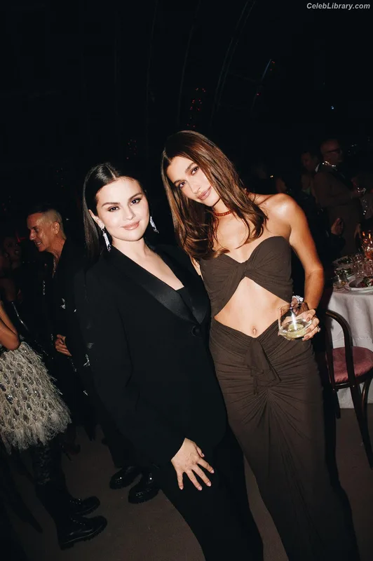 Selena Gomez photo 5 of 3523