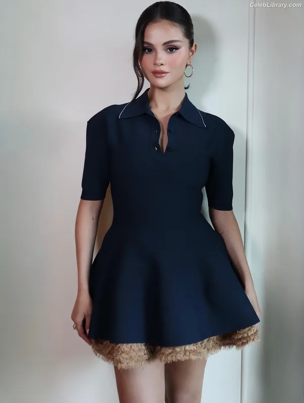 Selena Gomez photo 17 of 3523