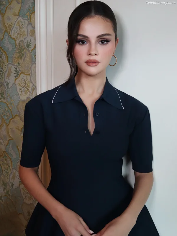 Selena Gomez photo 19 of 3523