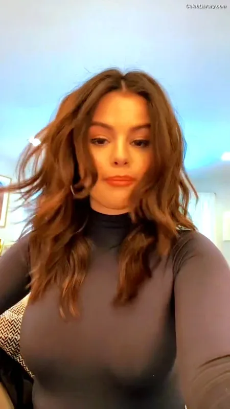 Selena Gomez photo 6 of 3523