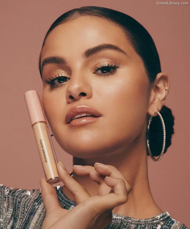 Selena Gomez photo 9 of 3523