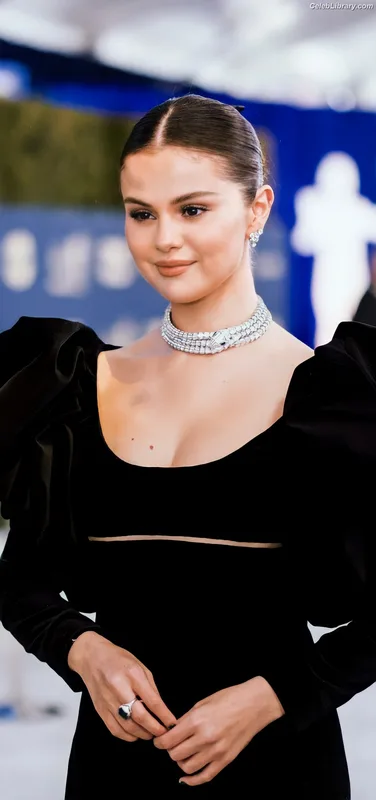 Selena Gomez photo 16 of 3523
