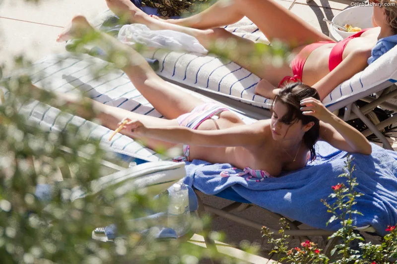 Selena Gomez photo 11 of 3523