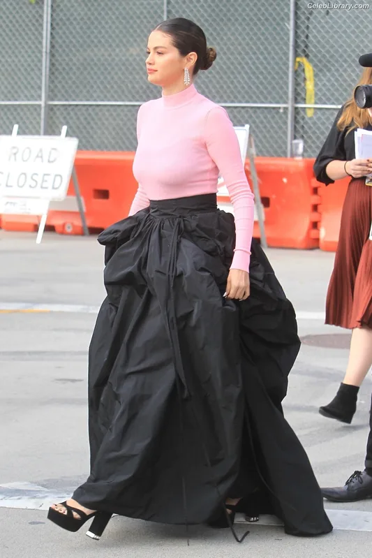 Selena Gomez photo 12 of 3523