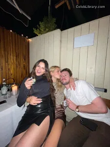 Selena Gomez photo 18 of 3523