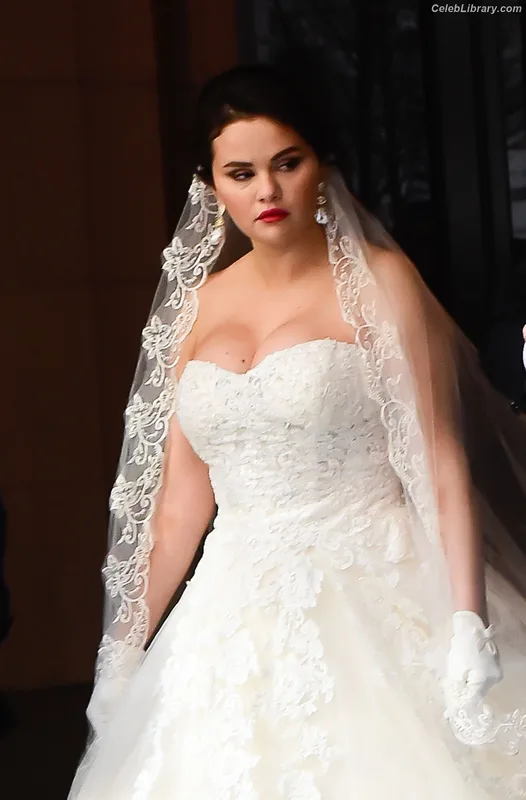 Selena Gomez photo 22 of 3523