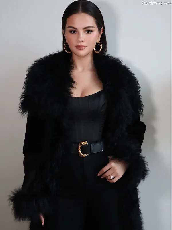 Selena Gomez photo 9 of 3523