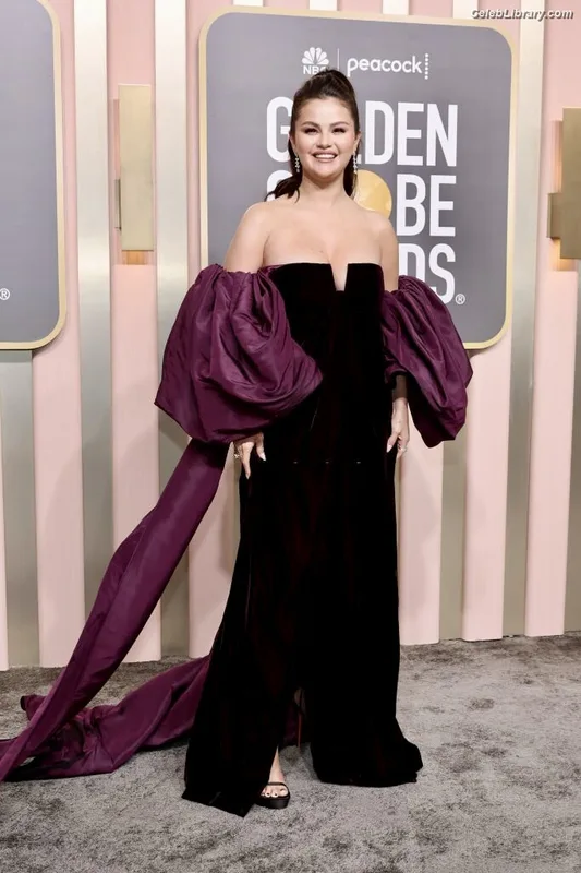 Selena Gomez photo 10 of 3523