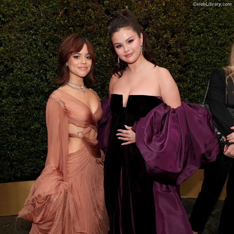 Selena Gomez photo 10 of 3523
