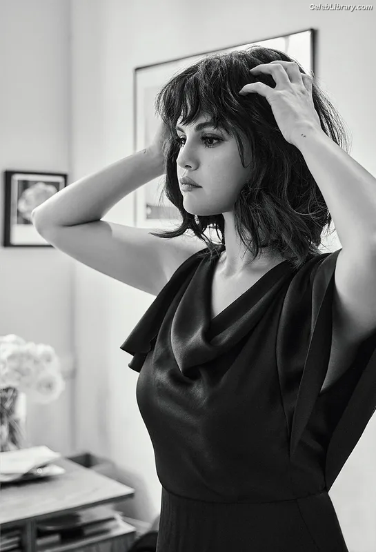 Selena Gomez photo 22 of 3523