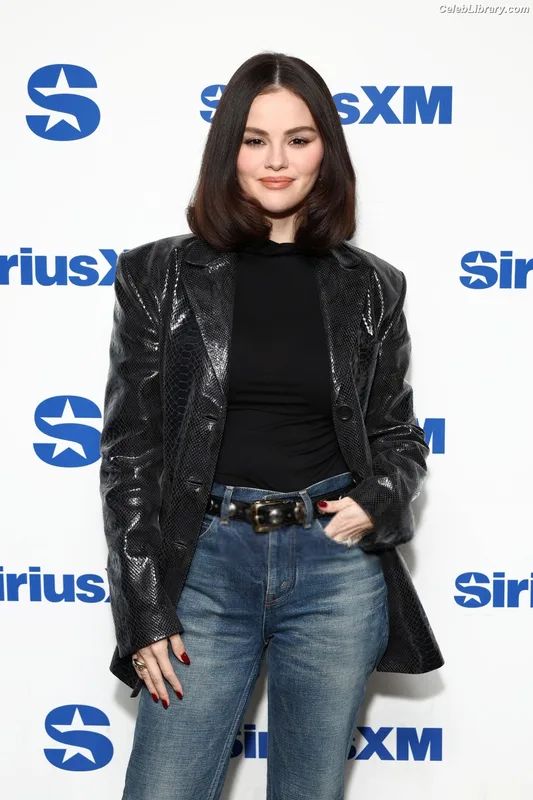 Selena Gomez photo 5 of 3523
