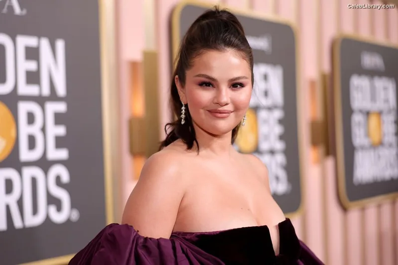 Selena Gomez photo 8 of 3523