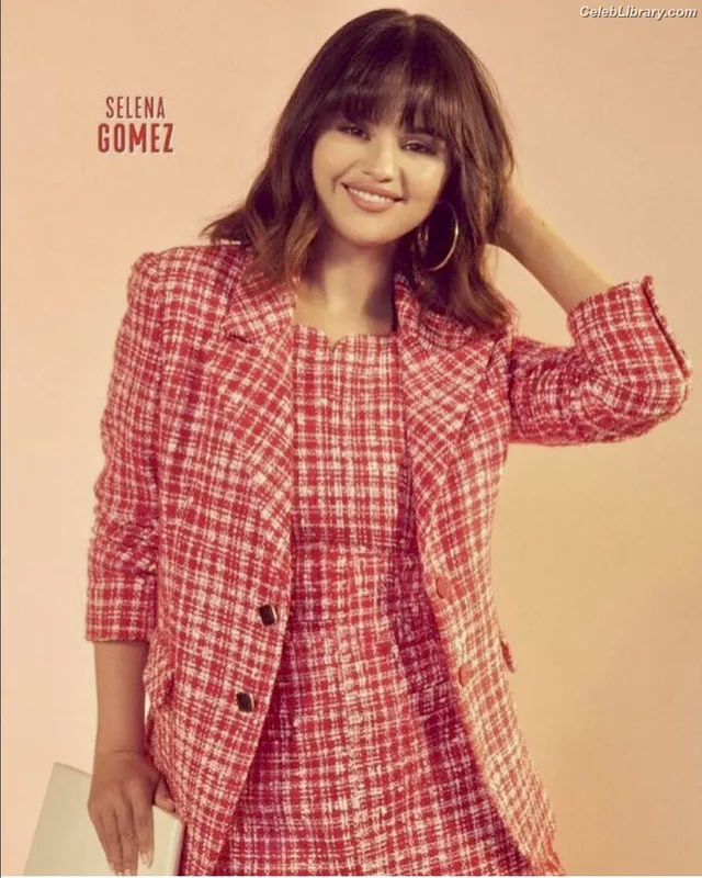 Selena Gomez photo 17 of 3523
