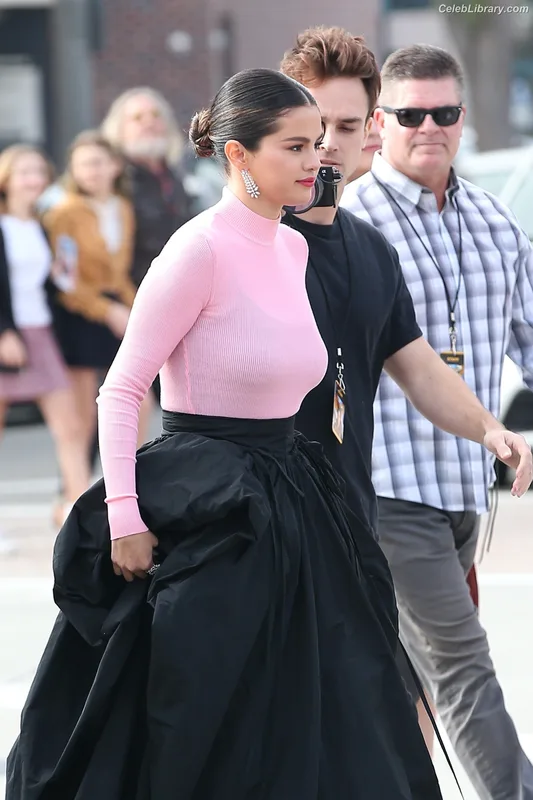 Selena Gomez photo 3 of 3523