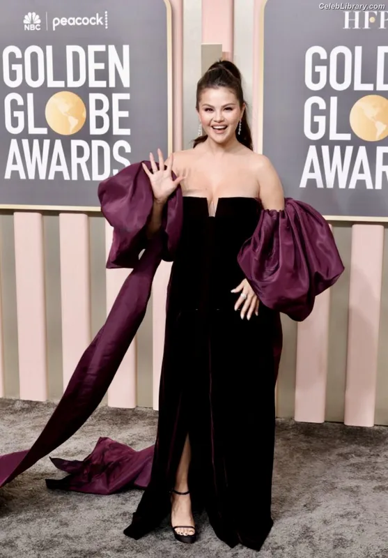 Selena Gomez photo 4 of 3523