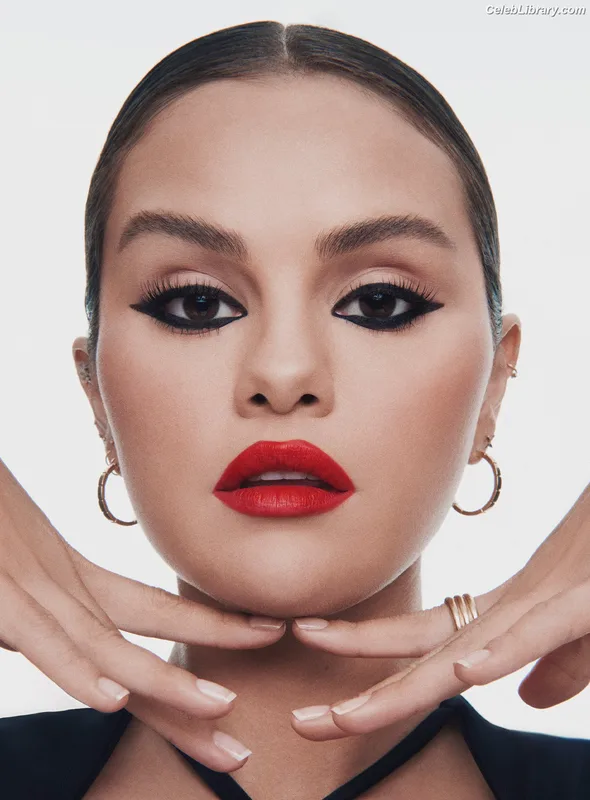 Selena Gomez photo 13 of 3523