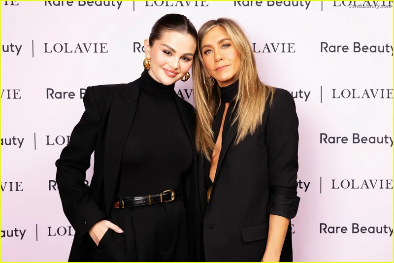 Selena Gomez photo 17 of 3523