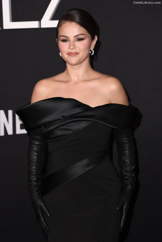 Selena Gomez photo 10 of 3523