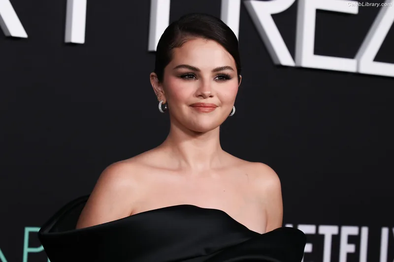 Selena Gomez photo 18 of 3523
