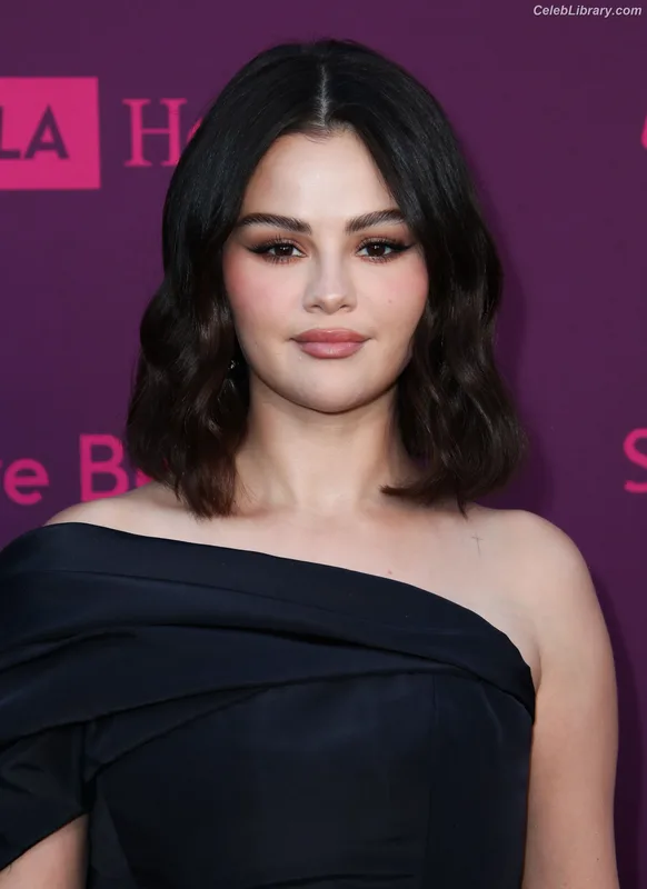 Selena Gomez photo 20 of 3523