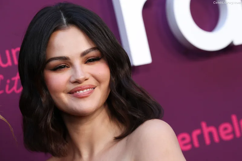 Selena Gomez photo 24 of 3523