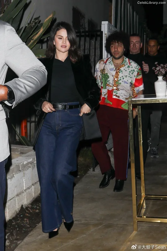 Selena Gomez photo 18 of 3523