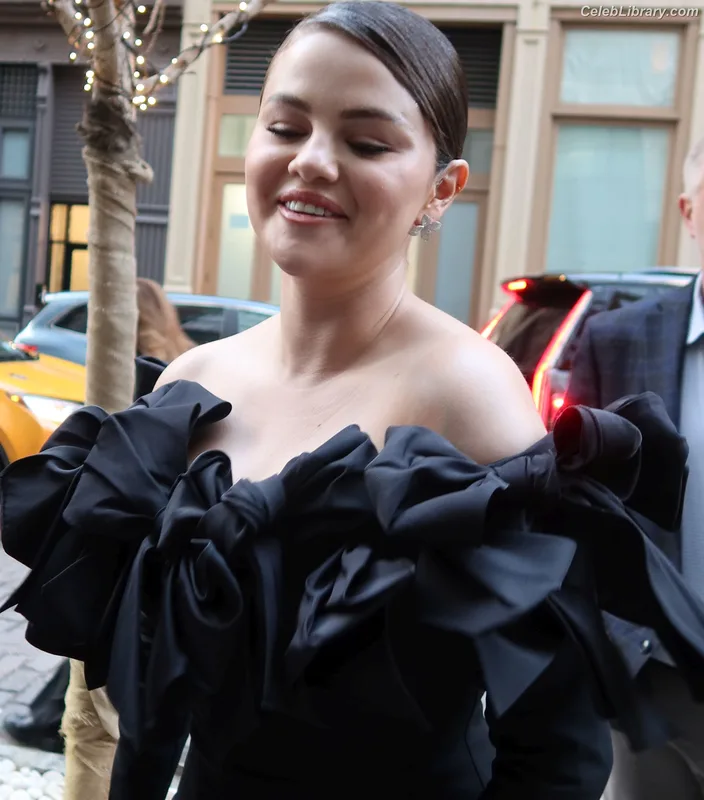 Selena Gomez photo 4 of 3523