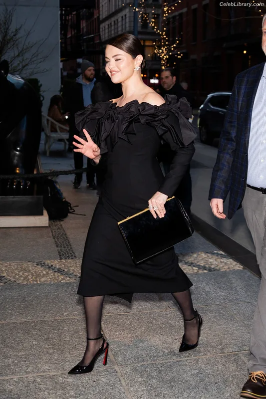 Selena Gomez photo 17 of 3523
