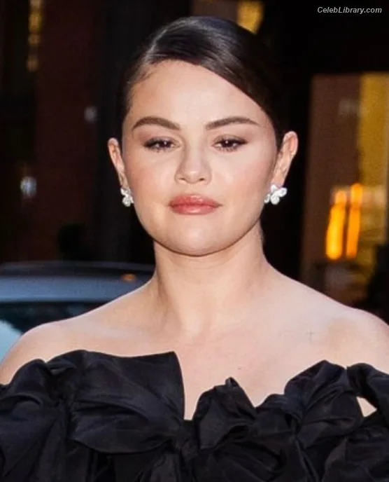 Selena Gomez photo 21 of 3523