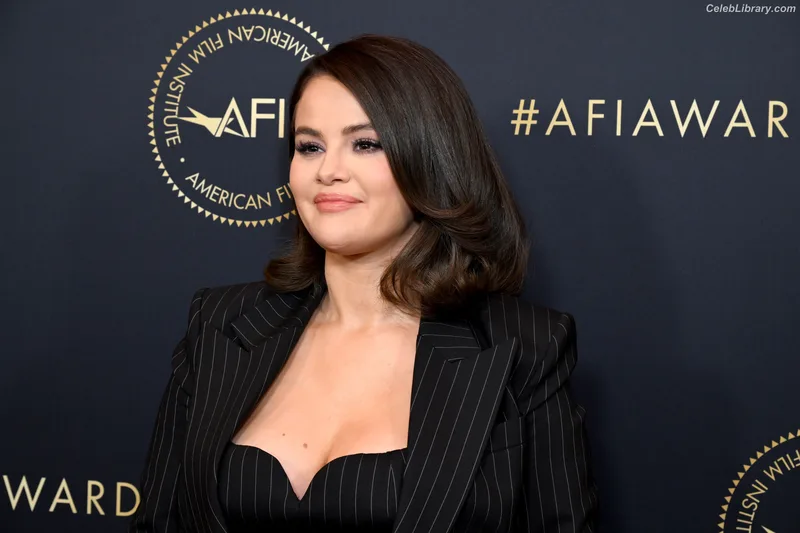 Selena Gomez photo 17 of 3523
